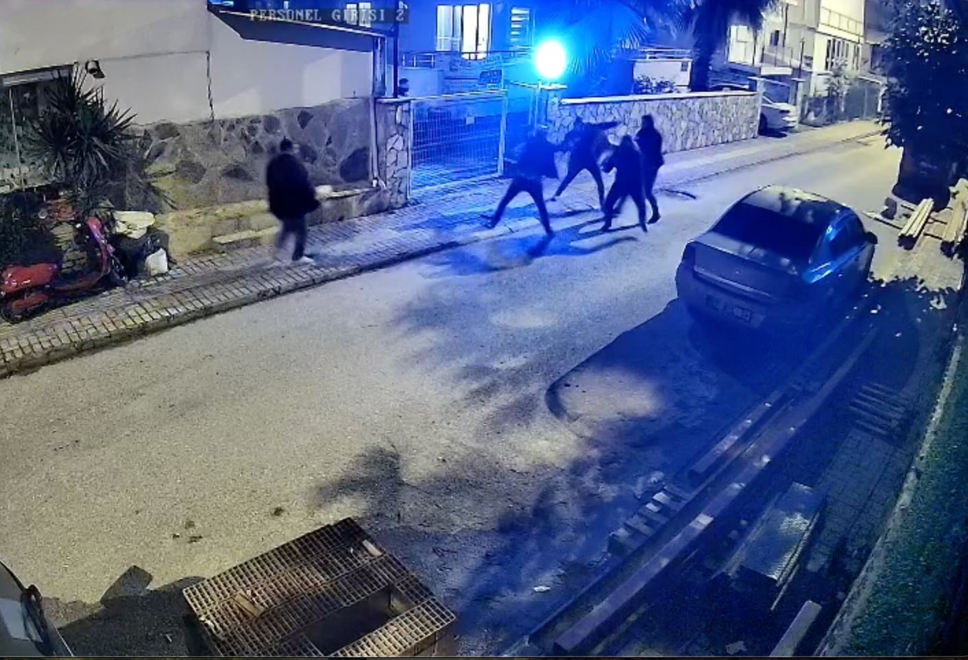 Alacak verecek meselinden birbirlerine girdiler, adliyeye sargılar içinde sevk edildiler 13 alacak verecek meselinden birbirlerine girdiler adliyeye sargilar icinde sevk edildiler 9 XsdAzQl7