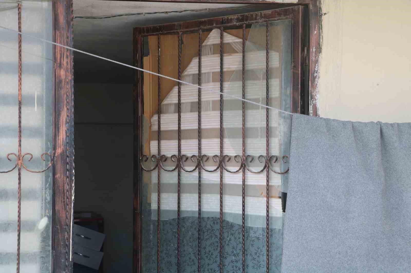 Alacak verecek tartışması, taşlı bıçaklı kavgaya dönüştü: 1 yaralı 7 alacak verecek tartismasi tasli bicakli kavgaya donustu 1 yarali 3 ZJwF3ISq