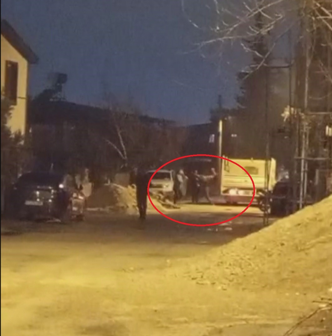 Alacak verecek tartışması, taşlı bıçaklı kavgaya dönüştü: 1 yaralı 9 alacak verecek tartismasi tasli bicakli kavgaya donustu 1 yarali 5 8gnebBBC
