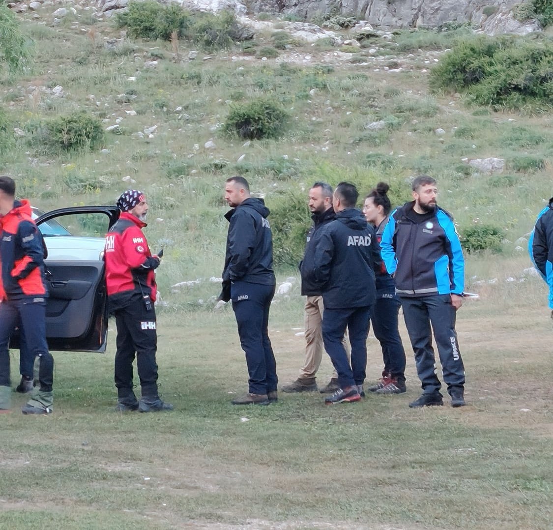 aladaglarda mahsur kalan dagci ve esi helikopterle kurtarildi 3 GFVYcN5c