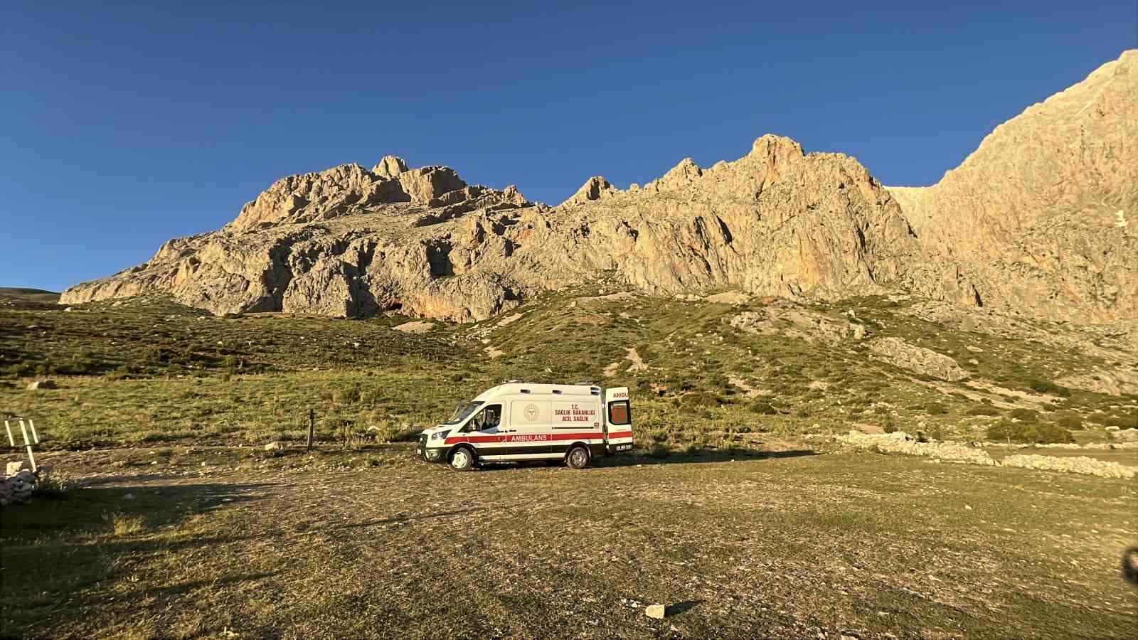 aladaglarda rahatsizlanan dagci hastaneye kaldirildi 1 l1ttQfzQ
