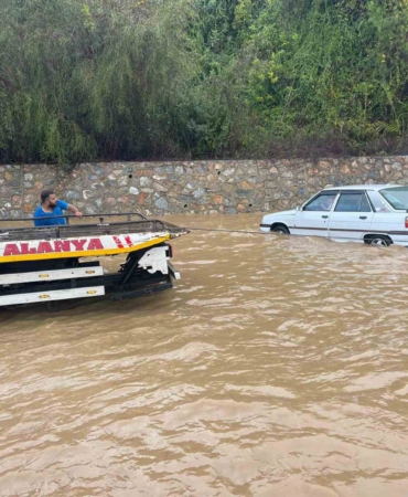 alanya-antalya-karayolunda-araclar-mahsur-kaldi-3sqqvFds.jpg