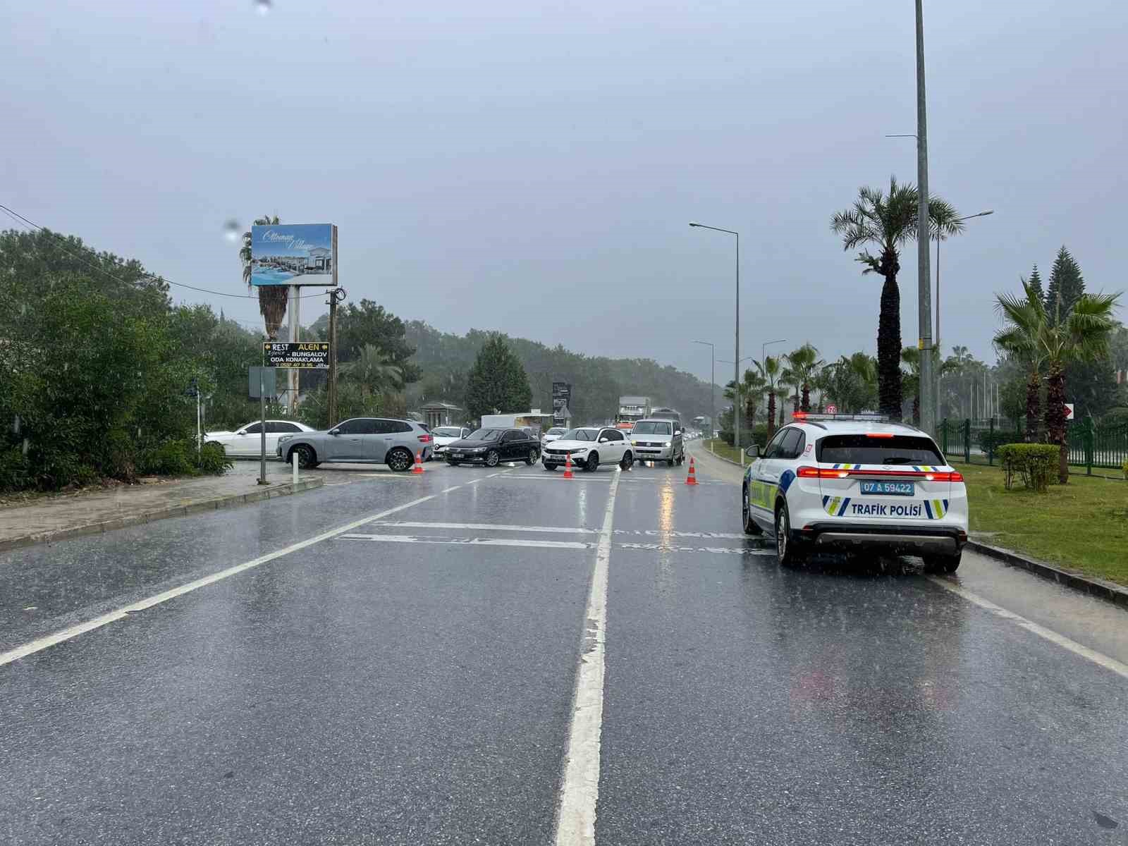 alanya antalya karayolunda araclar mahsur kaldi 4 eh6X1md4
