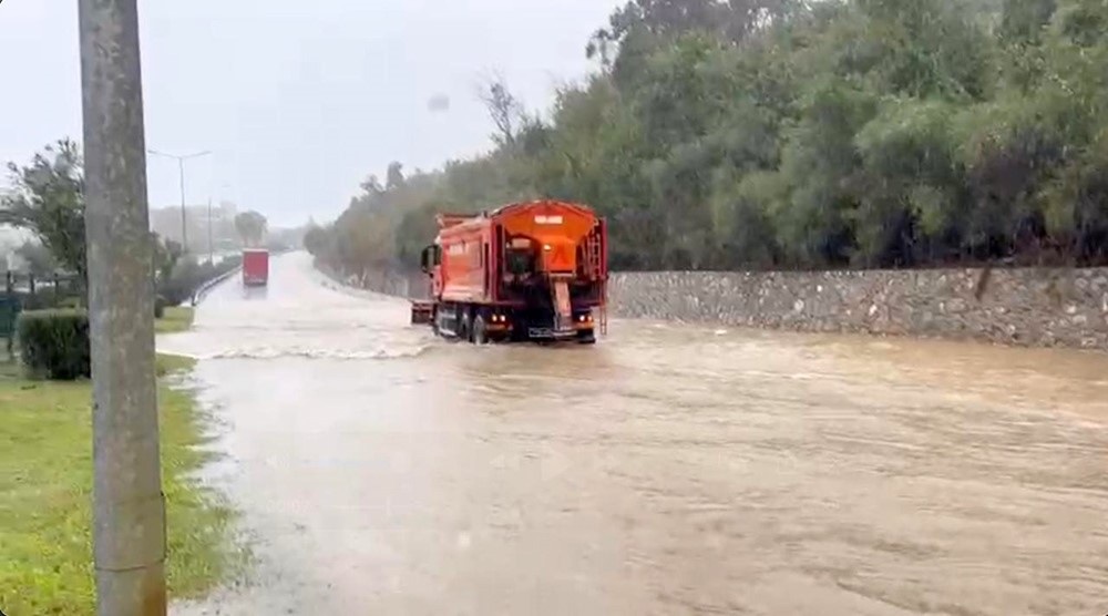 alanya antalya karayolunda araclar mahsur kaldi 5 tgguJgsE