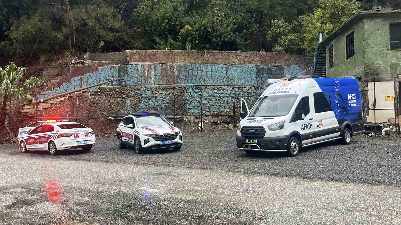 Alanya Dim Barajı’nda su seviyesi yükseldi bölgeye yakın bazı evlerin tedbir amaçlı boşaltılması istendi 12 alanya dim barajinda su seviyesi yukseldi bolgeye yakin bazi evlerin tedbir amacli bosaltilmasi 3H2M8ROl