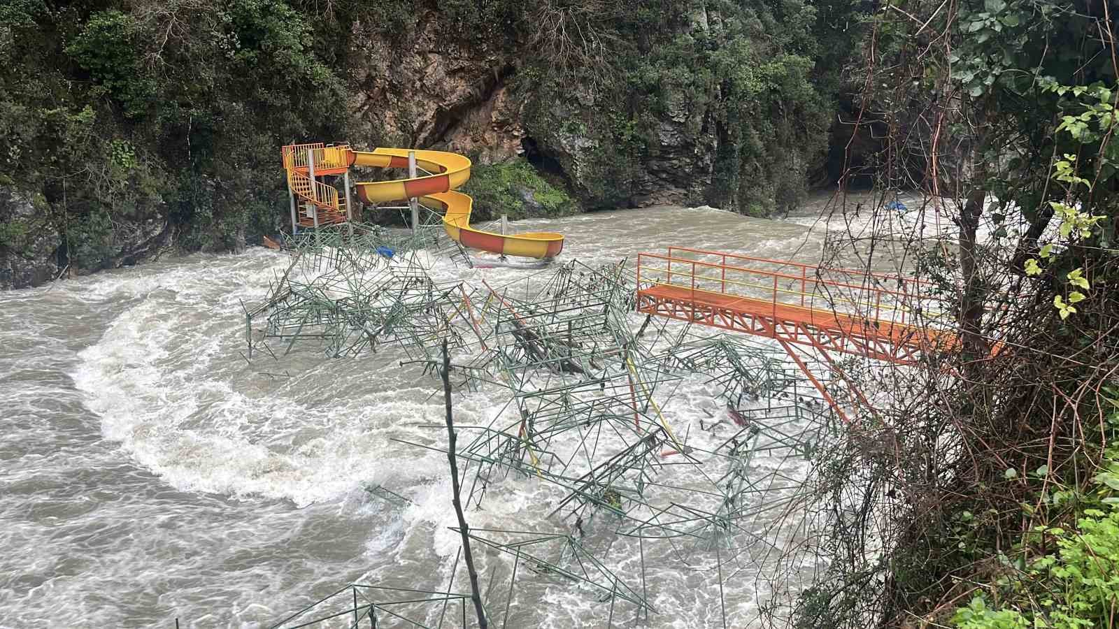 Alanya Dim Barajı’nda su seviyesi yükseldi bölgeye yakın bazı evlerin tedbir amaçlı boşaltılması istendi 6 alanya dim barajinda su seviyesi yukseldi bolgeye yakin bazi evlerin tedbir amacli bosaltilmasi 9p9NwV9v