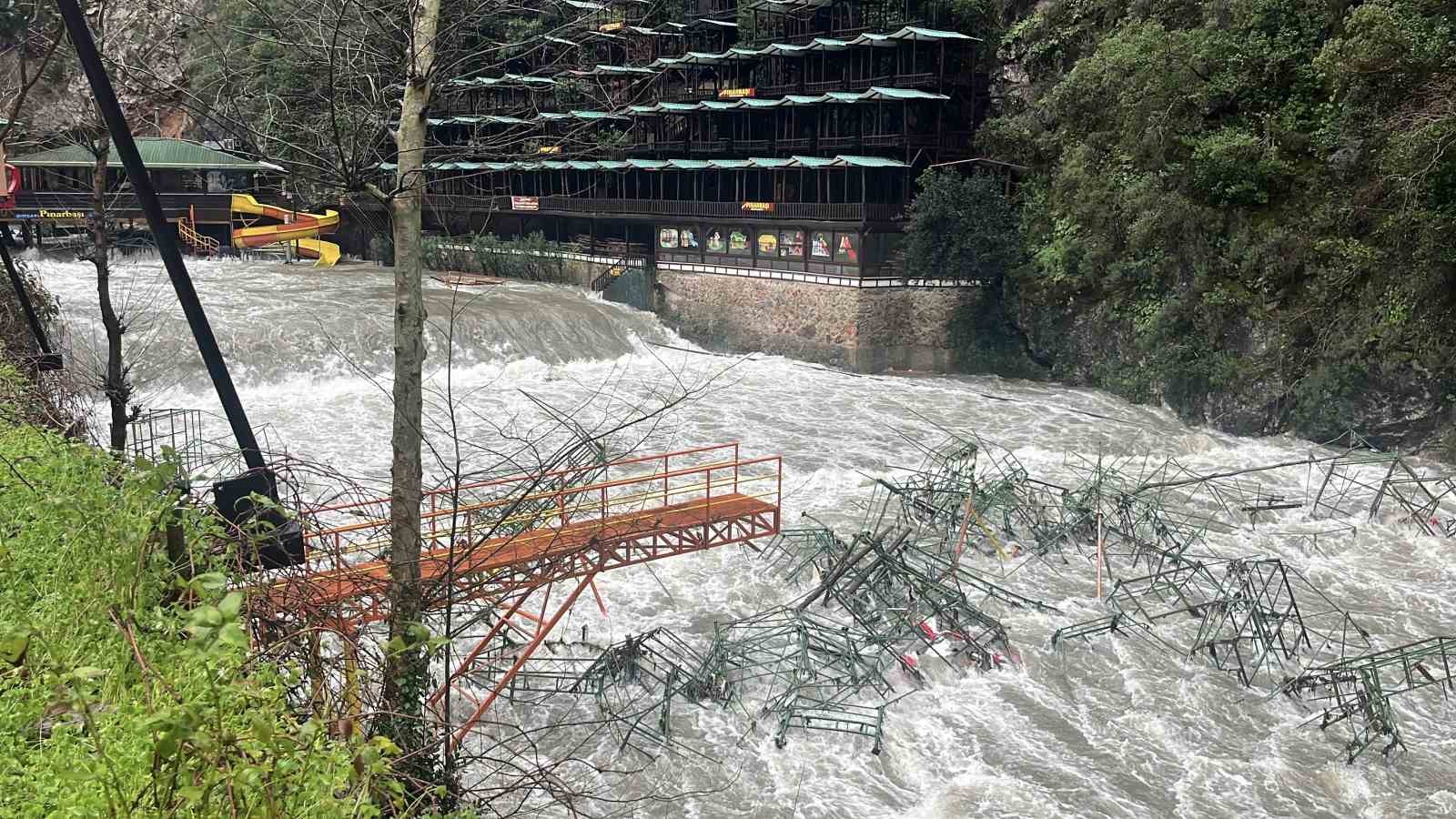 Alanya Dim Barajı’nda su seviyesi yükseldi bölgeye yakın bazı evlerin tedbir amaçlı boşaltılması istendi 7 alanya dim barajinda su seviyesi yukseldi bolgeye yakin bazi evlerin tedbir amacli bosaltilmasi LdXiCm4f