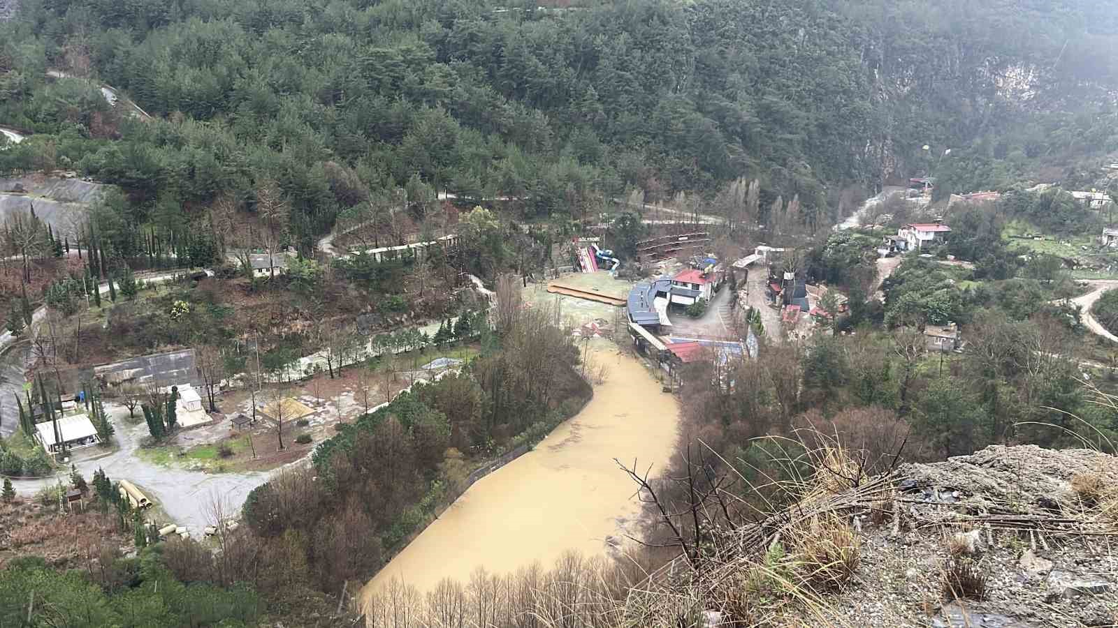 Alanya Dim Barajı’nda su seviyesi yükseldi bölgeye yakın bazı evlerin tedbir amaçlı boşaltılması istendi 5 alanya dim barajinda su seviyesi yukseldi bolgeye yakin bazi evlerin tedbir amacli bosaltilmasi YMTkBXqQ