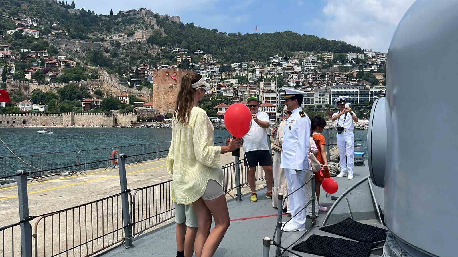 alanya limaninda savas gemilerine yogun ilgi 13 RUtybR5i