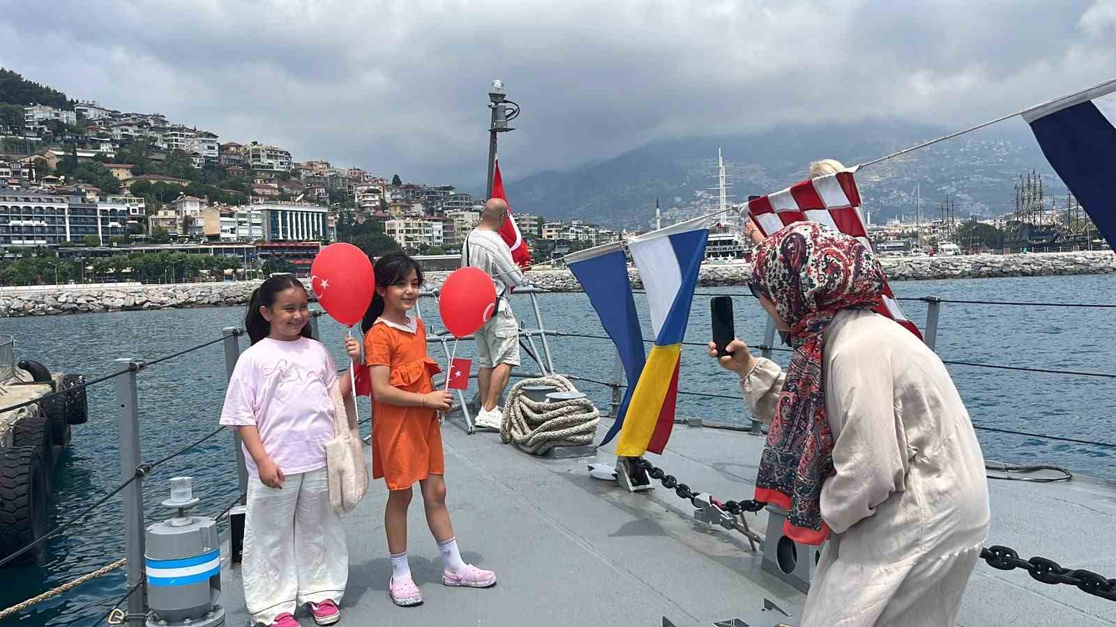 alanya limaninda savas gemilerine yogun ilgi 4