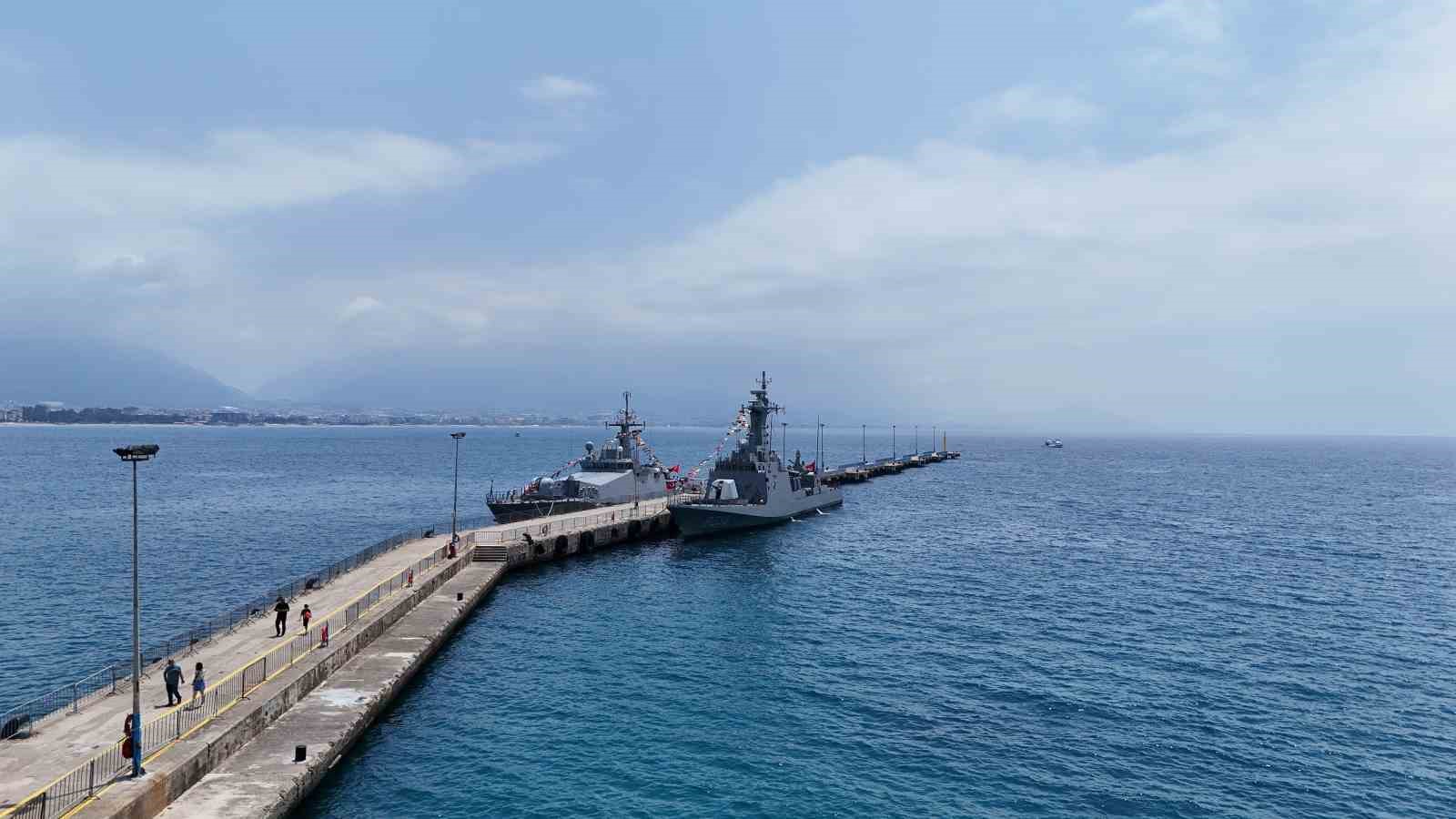 alanya limaninda savas gemilerine yogun ilgi 5 ZcX9L22r