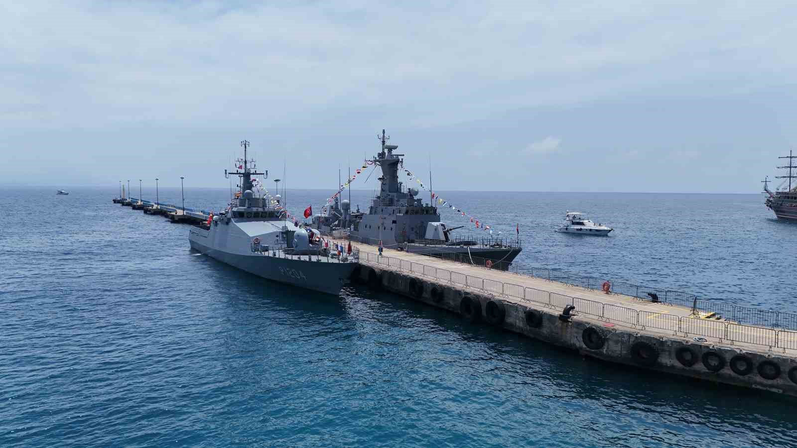 alanya limaninda savas gemilerine yogun ilgi 6 dzjW4CeD