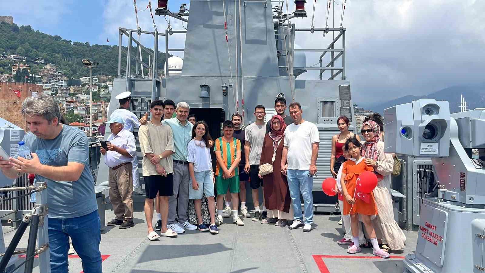 alanya limaninda savas gemilerine yogun ilgi 8