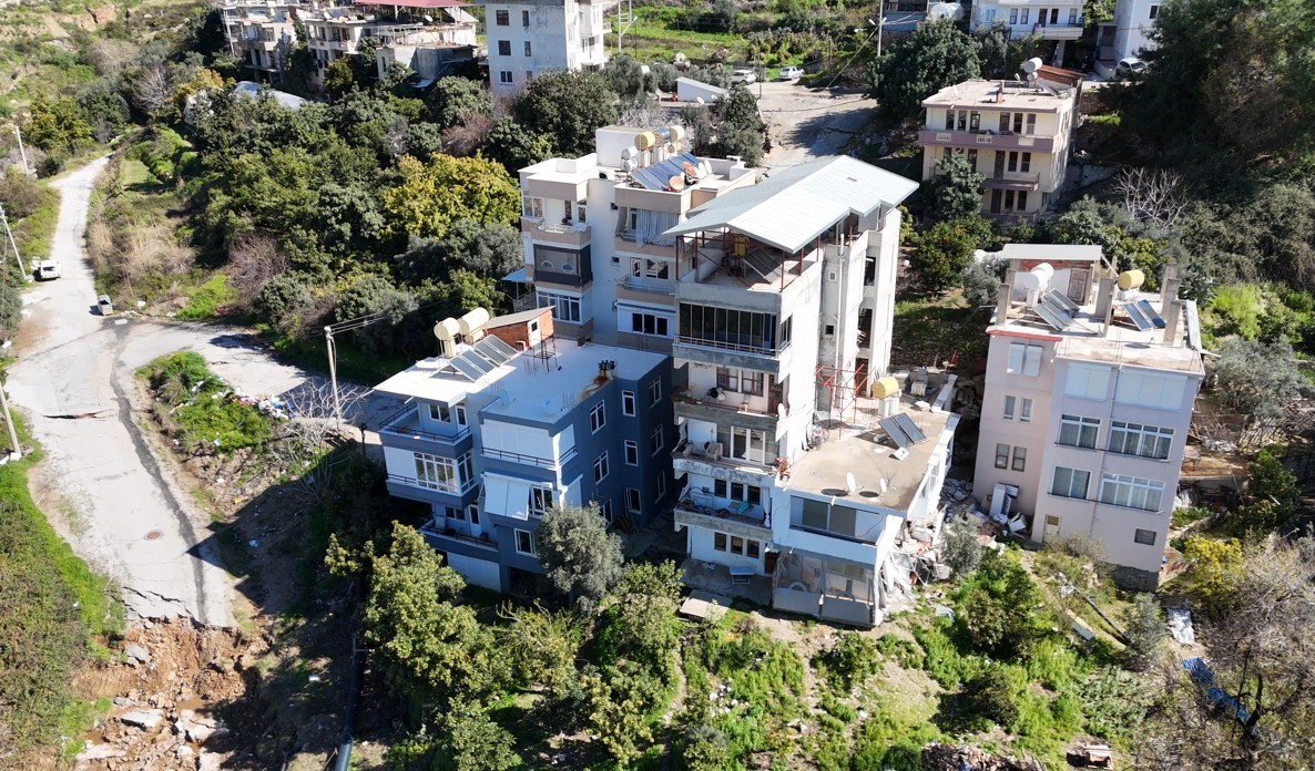 alanyada 3 bina tedbir amacli tahliye edildi 0