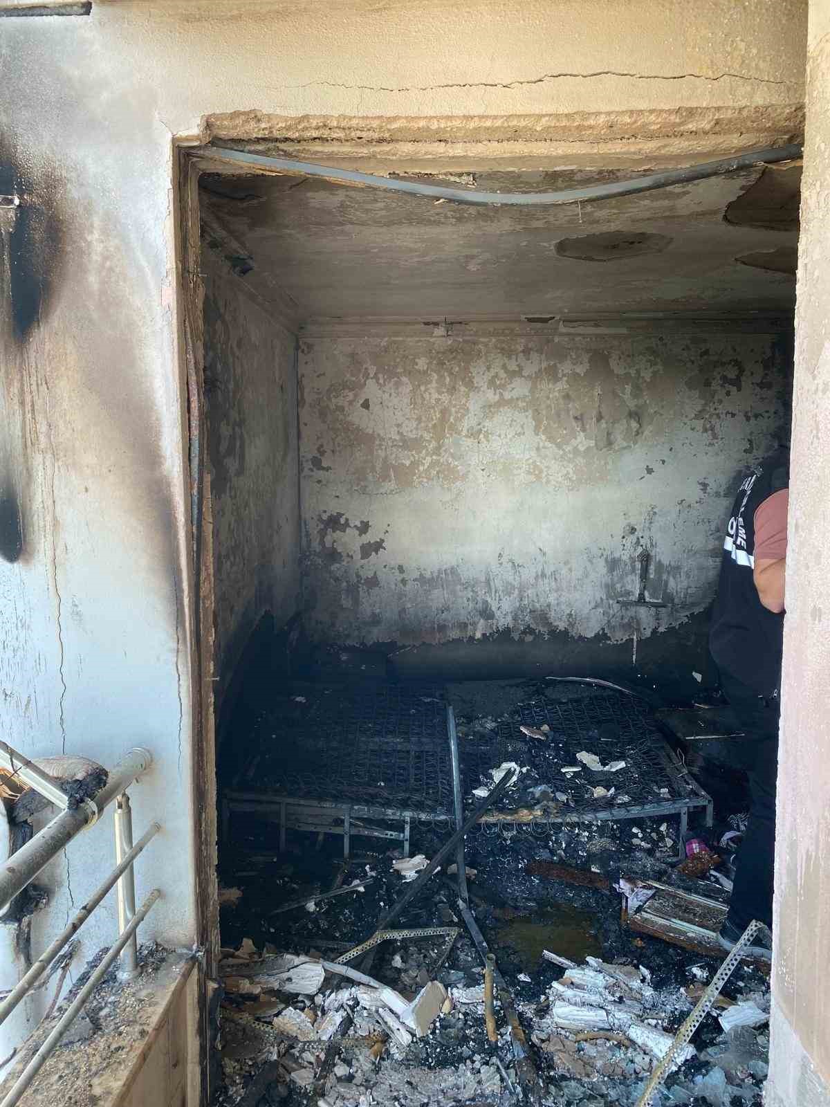 alanyada 5 katli binada korkutan yangin 3 6kDv1kju