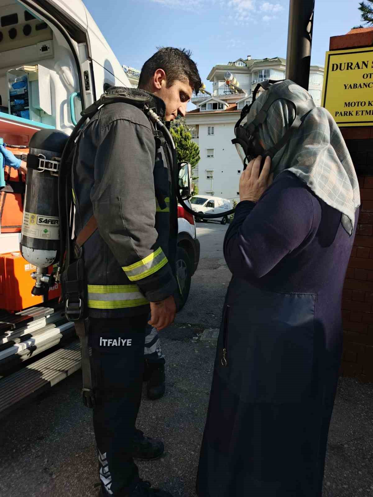 alanyada 5 katli binada korkutan yangin 4 I1z9YyQd