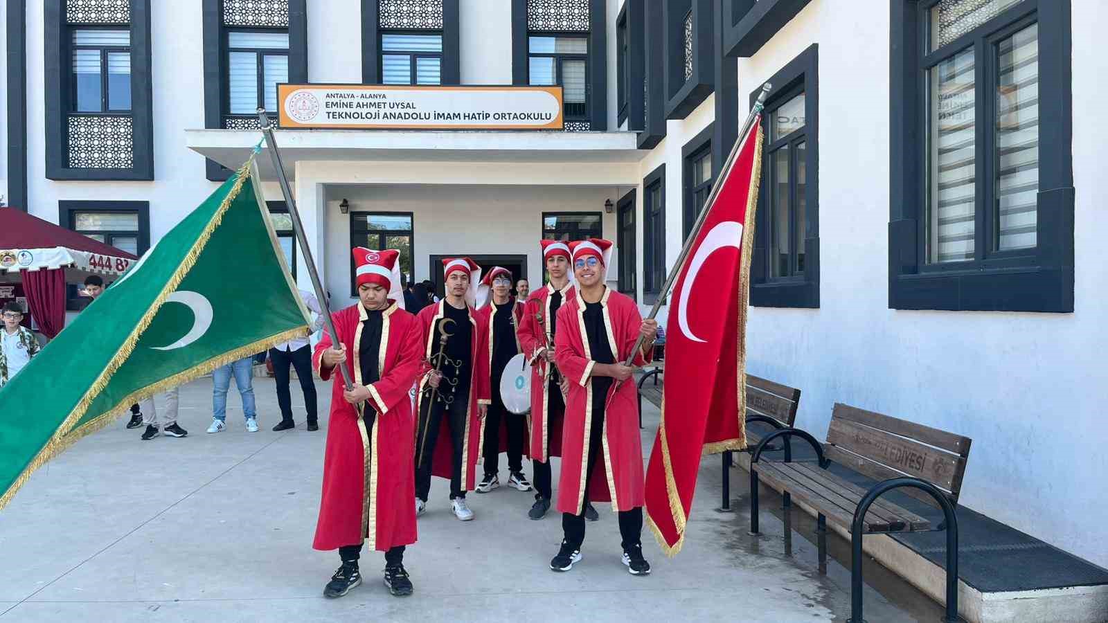 alanyada 5 ulkeden 97 ogrenci mehter marslariyla karsilandi 0 VTMFgSk4