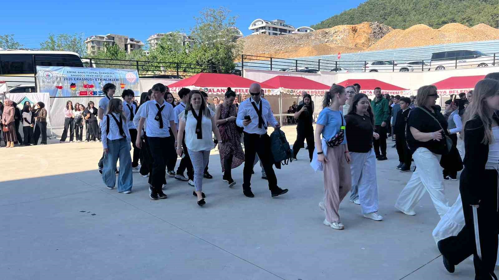 alanyada 5 ulkeden 97 ogrenci mehter marslariyla karsilandi 3 4Acyvzu8