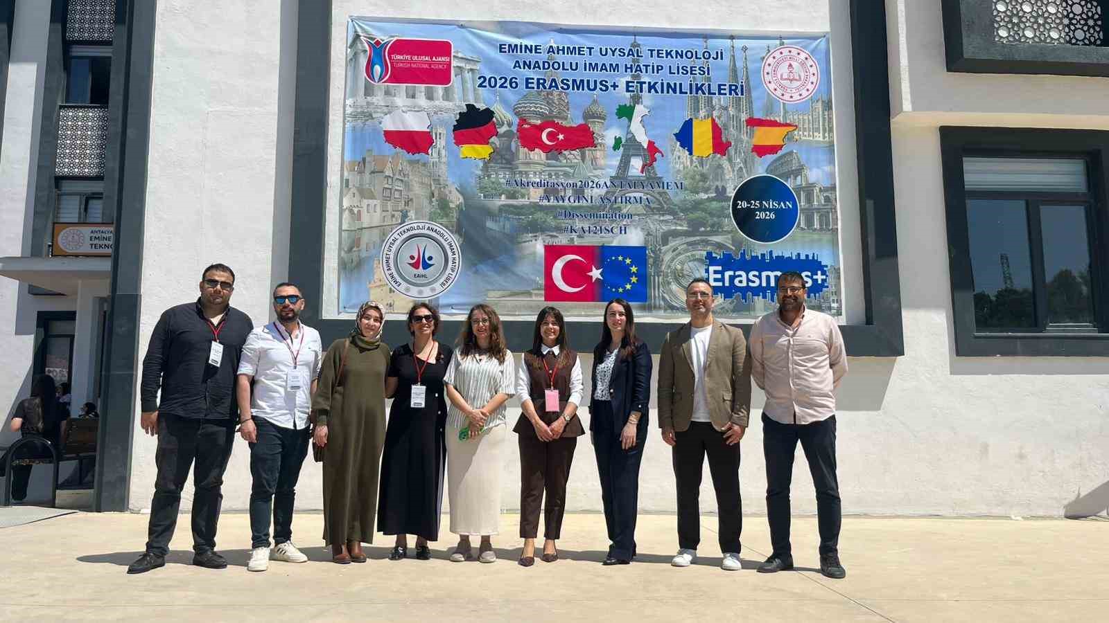 alanyada 5 ulkeden 97 ogrenci mehter marslariyla karsilandi 4 cO793M17