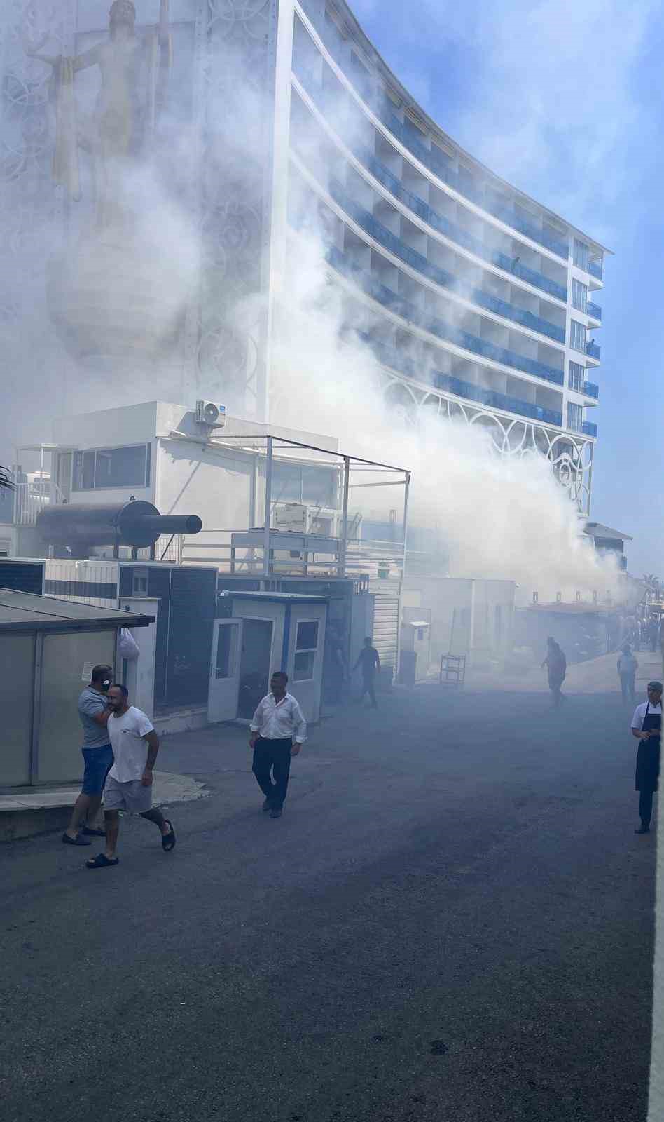 alanyada 5 yildizli otelin geri donusum deposundaki yangin korkuttu 5 7w3ZHSPp
