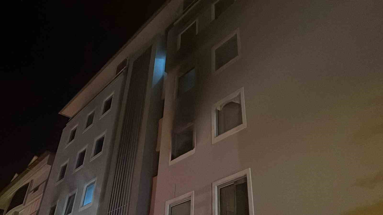 alanyada animasyoncularin kaldigi personel lojmaninda yangin panigi 11 AOv4HZ9N