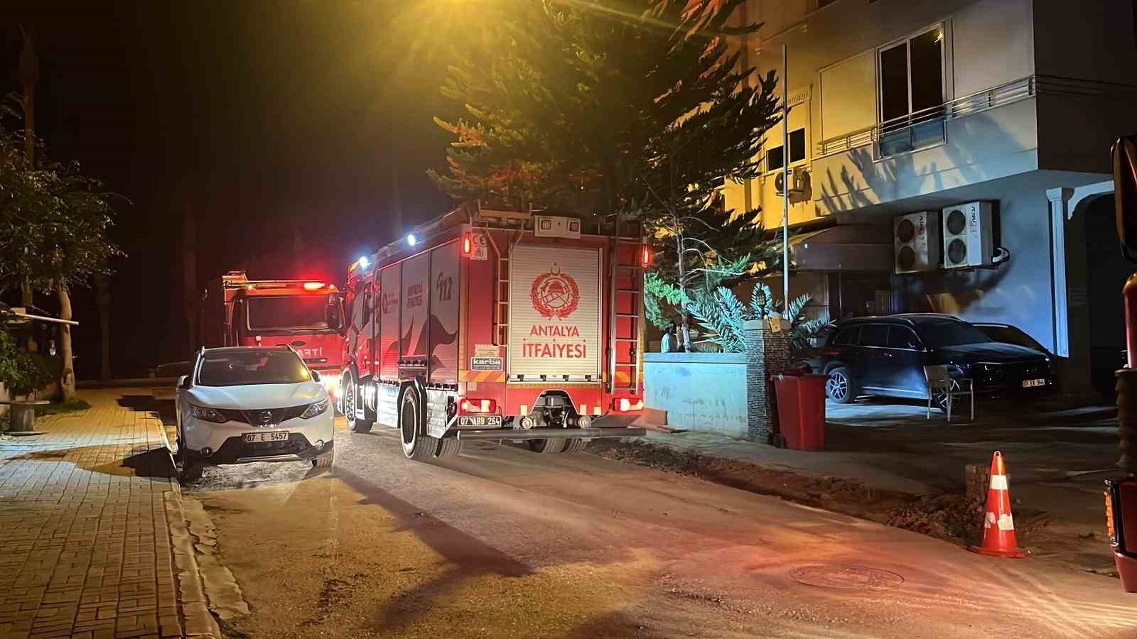 alanyada animasyoncularin kaldigi personel lojmaninda yangin panigi 5 tKF8yKSt