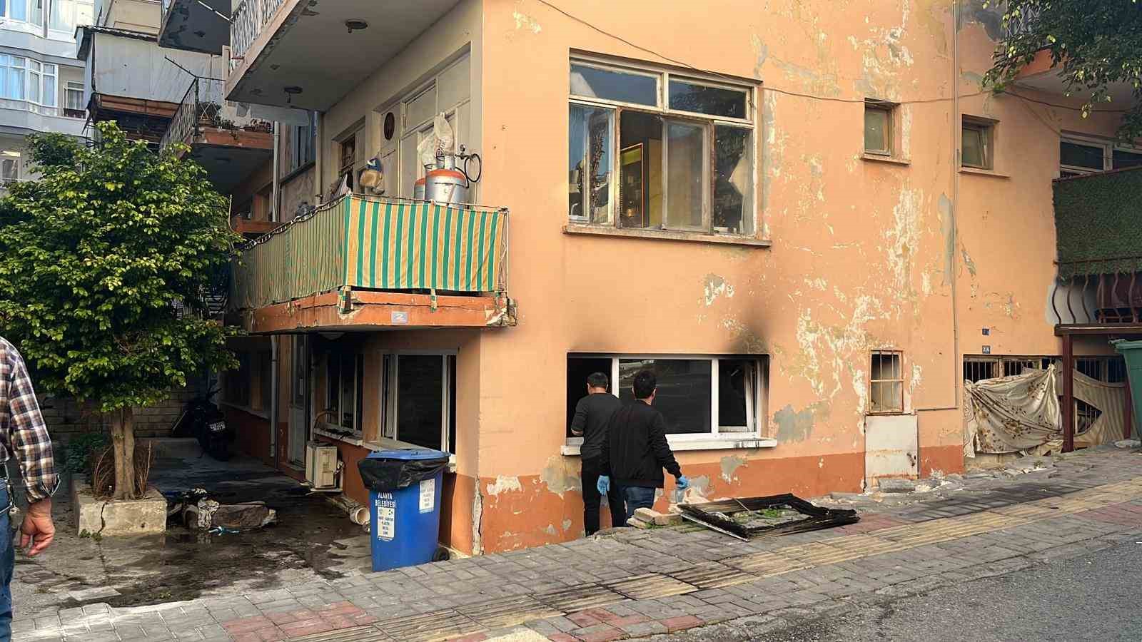 alanyada apartmanin giris katinda cikan yangin korkuttu 0 BCEcwFfJ