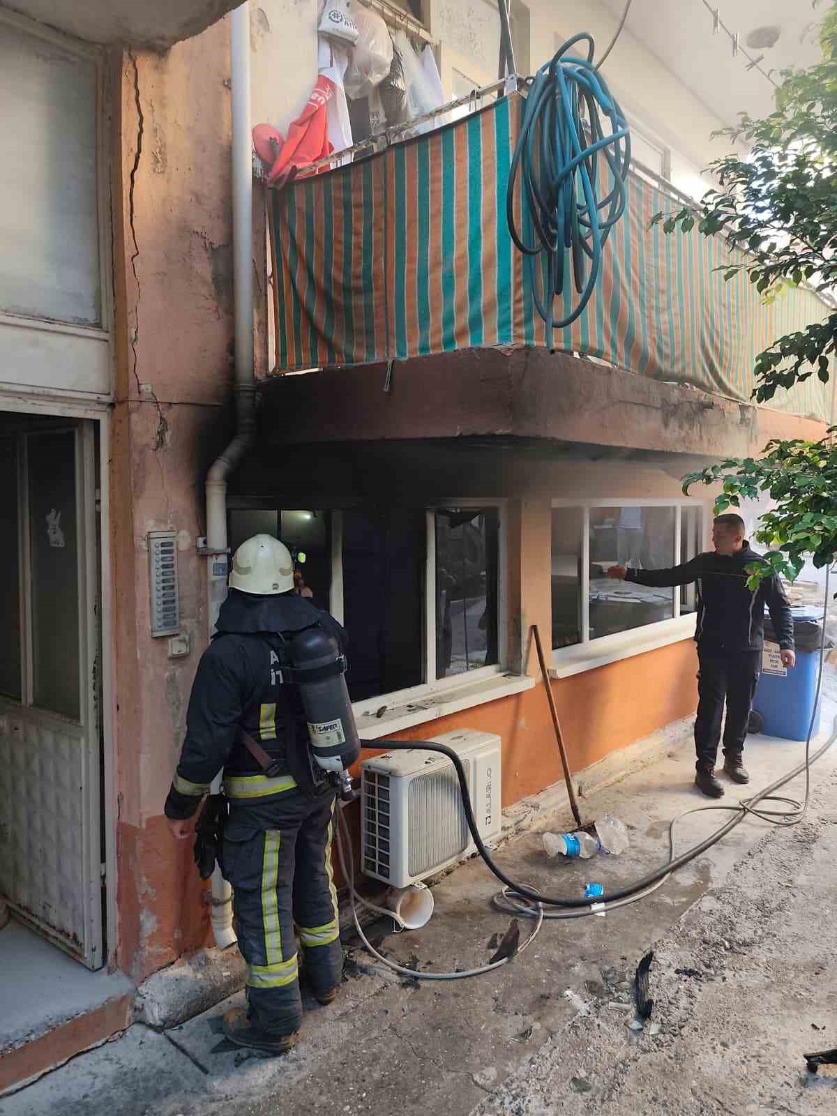 alanyada apartmanin giris katinda cikan yangin korkuttu 10 pFyTs1I6