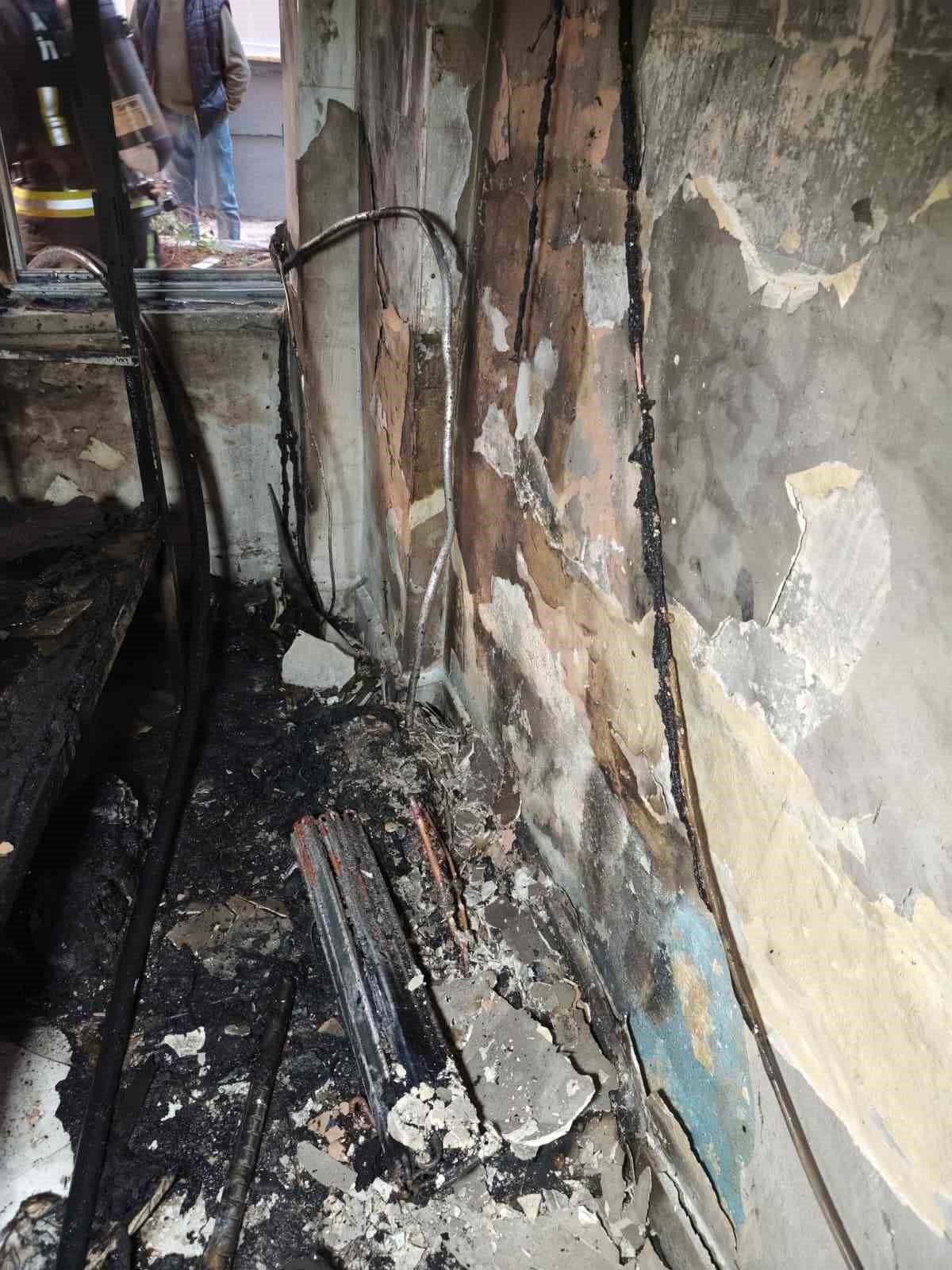 alanyada apartmanin giris katinda cikan yangin korkuttu 12 PLR6OW2a