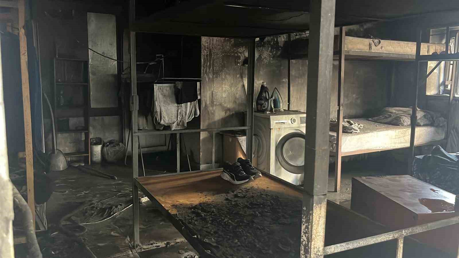 alanyada apartmanin giris katinda cikan yangin korkuttu 2 5mr95bM9
