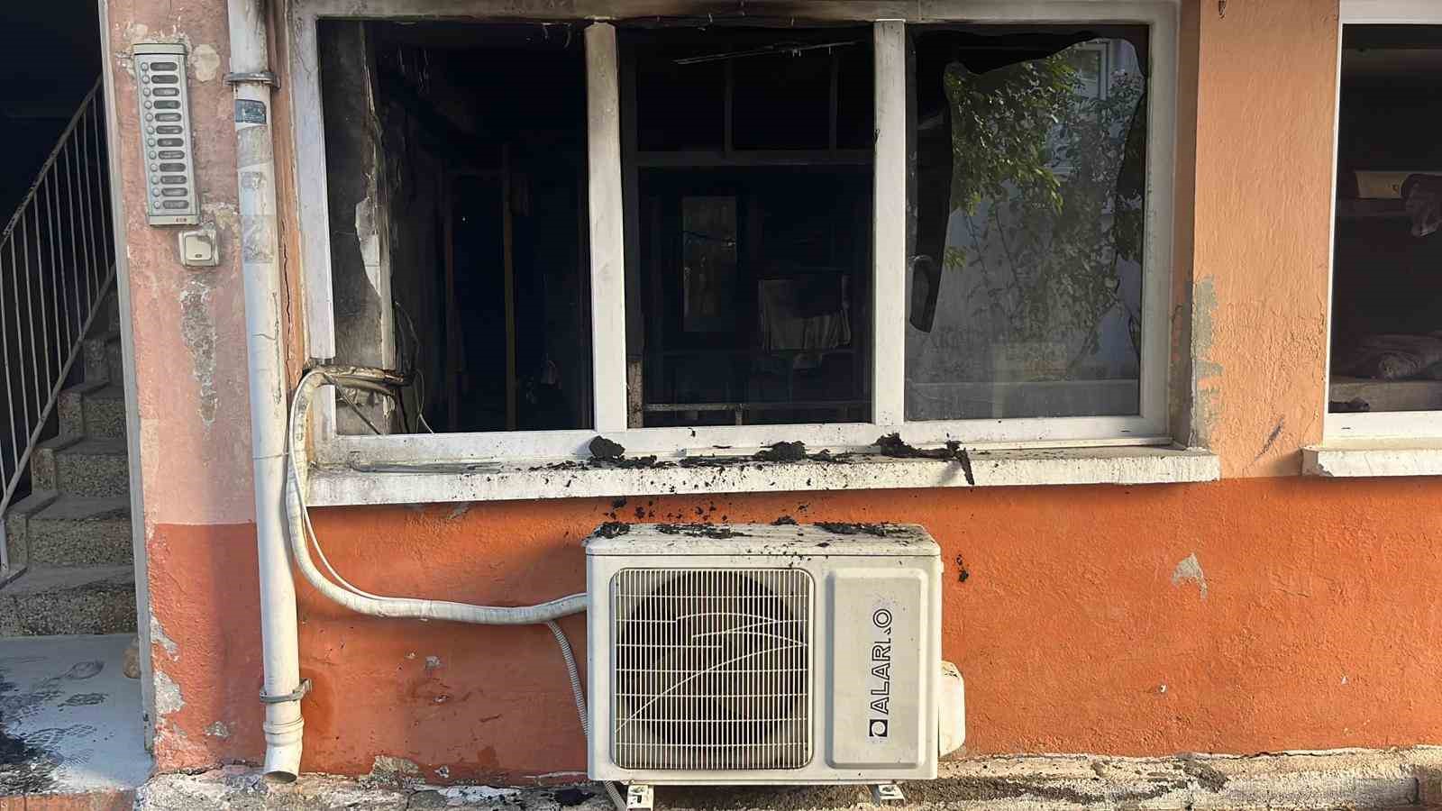alanyada apartmanin giris katinda cikan yangin korkuttu 4 f7dLIqBe