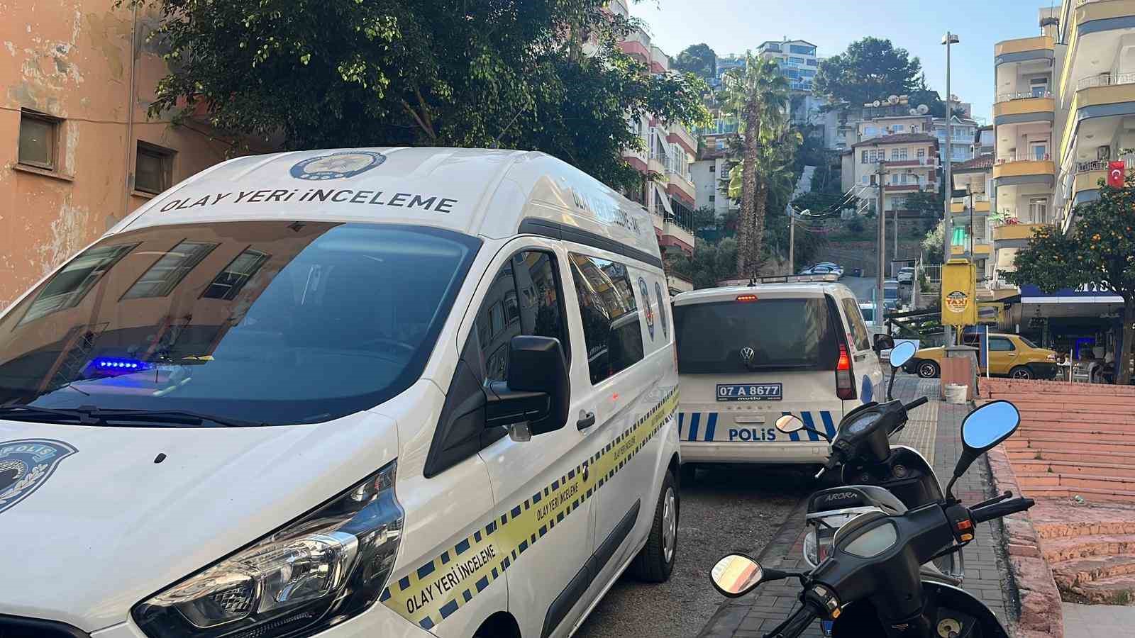 alanyada apartmanin giris katinda cikan yangin korkuttu 5