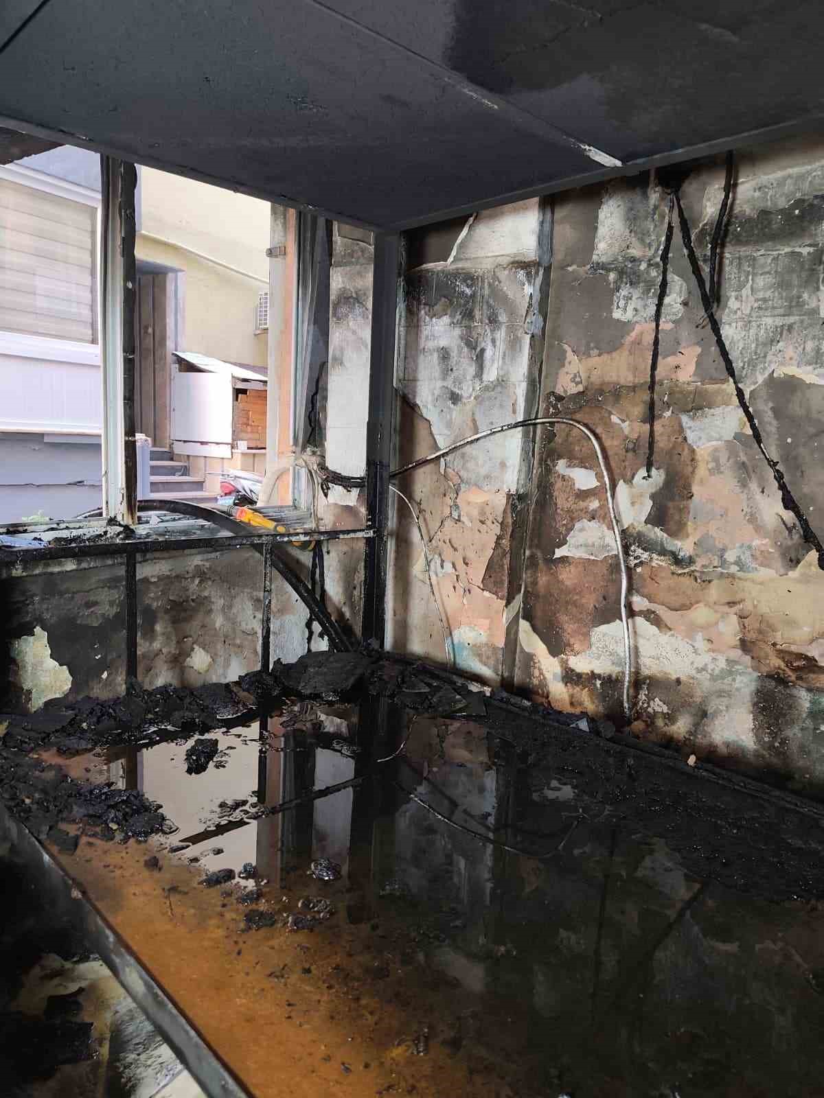 alanyada apartmanin giris katinda cikan yangin korkuttu 8 MeDylIYM