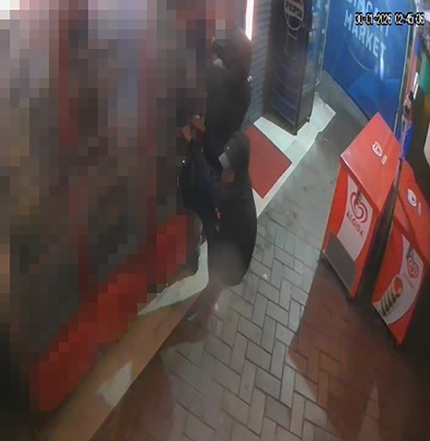 Alanya’da araçların lastiklerini kesen, tuvalete zarar verip, marketten yiyecek ve içecek alan 3 şüpheli yakalandı 15 alanyada araclarin lastiklerini kesen tuvalete zarar verip marketten yiyecek ve icecek alan 3 supheli WsNKWBcM