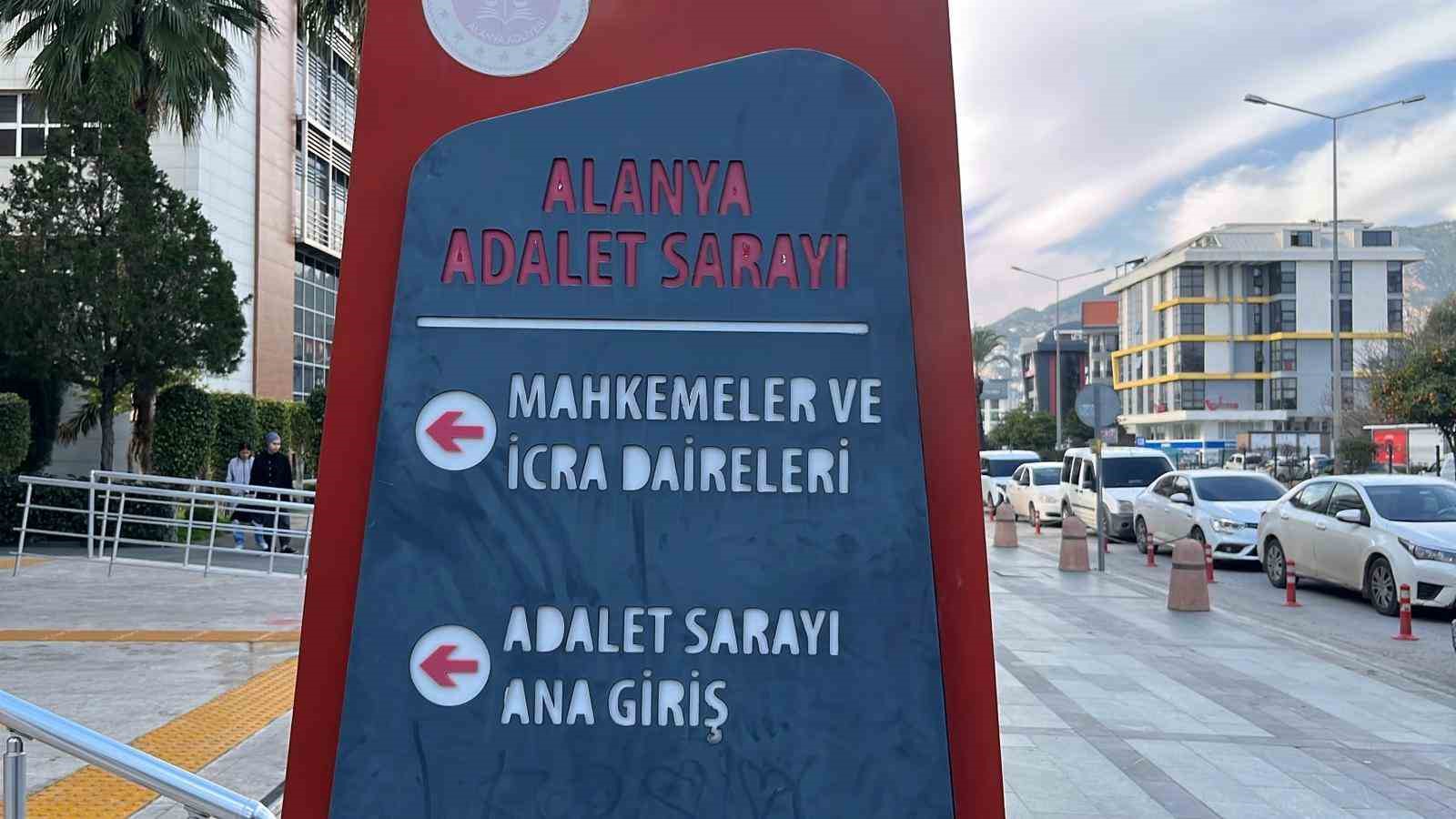 alanyada bicak ve zincirlerin kullanildigi kavgaya 3 tutuklama 3