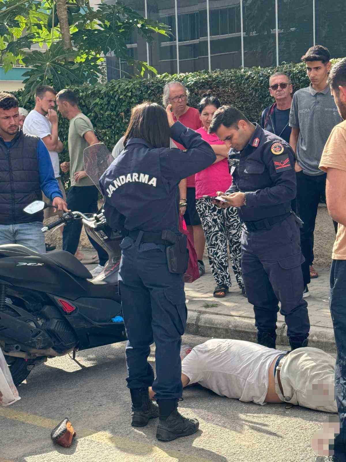 alanyada bosanma asamasindaki esini sokakta yaraladi 0 wOIeqlNG