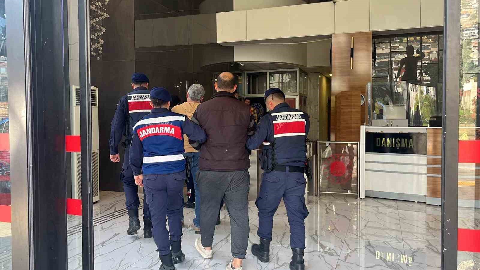 alanyada caldiklari avokadoyu birakip kacan suphelilere adli kontrol karari 4 ttuPYzfc