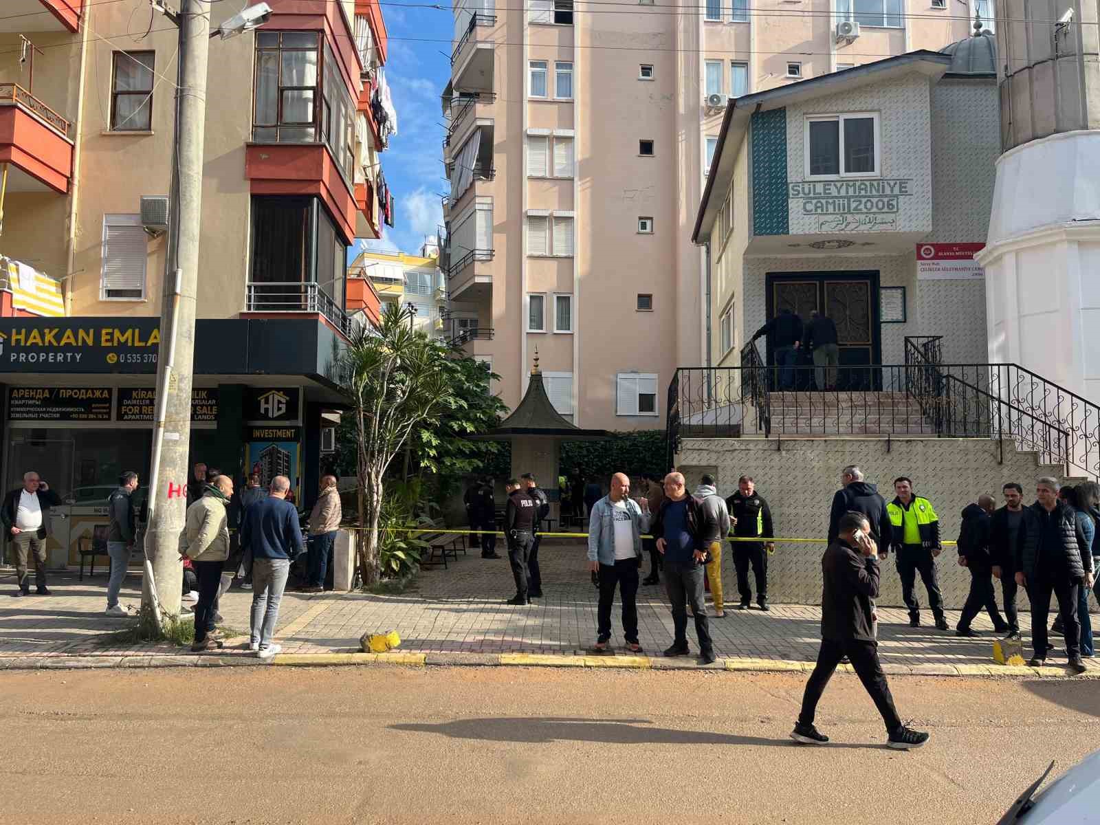 alanyada dayi dehset sacti 1 yegenini oldurup diger yegeni ve enistesini yaraladi 4 GcWeNdQ8