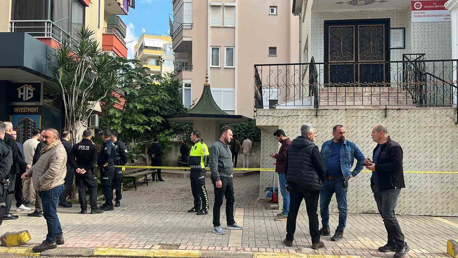 alanyada dayi dehset sacti 1 yegenini oldurup diger yegeni ve enistesini yaraladi 5