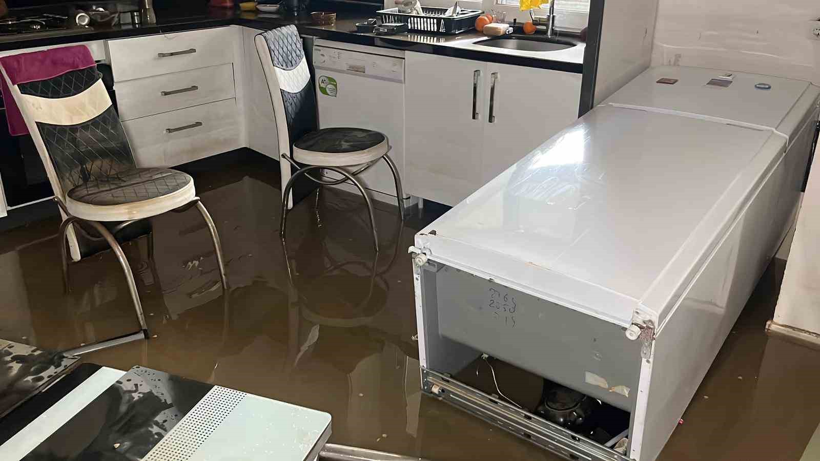 alanyada debi yukseldi cay kenarindaki isletmeler sele kapildi 12 SvNriP36