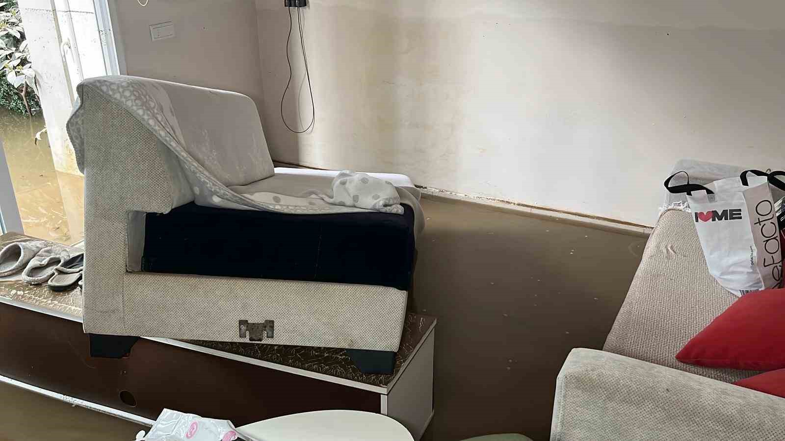 alanyada debi yukseldi cay kenarindaki isletmeler sele kapildi 15 Sqa74RCM