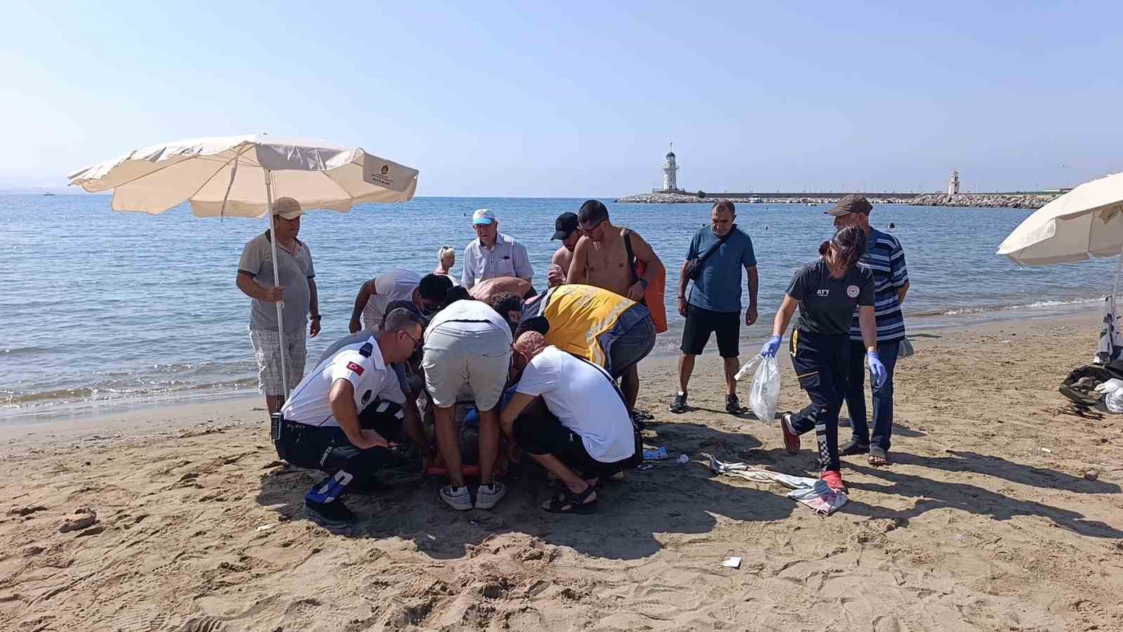 alanyada denizde bogulma tehlikesi geciren yasli adam hastaneye kaldirildi 1 wis4qduU