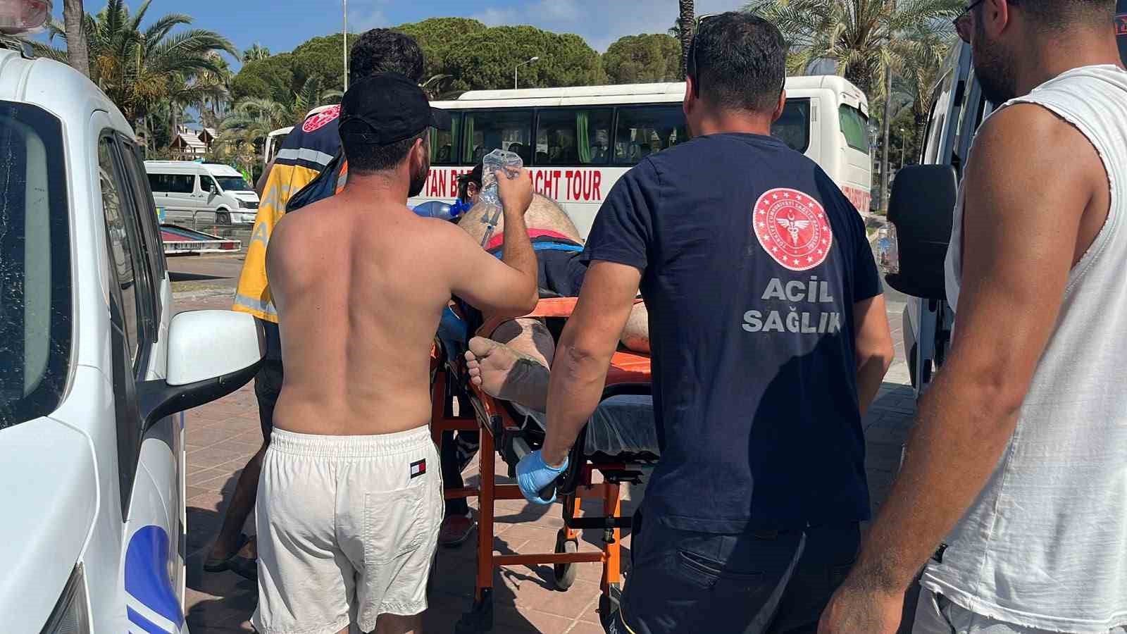 alanyada denizde bogulma tehlikesi geciren yasli adam hastaneye kaldirildi 5 kdEfrN9l