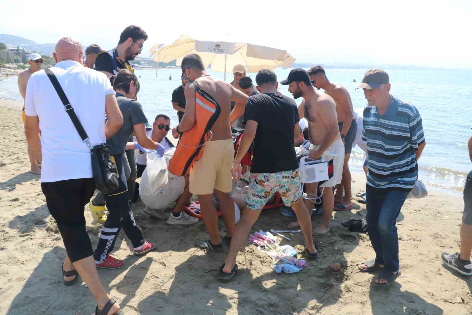 alanyada denizde bogulma tehlikesi geciren yasli adam hastaneye kaldirildi 7 t8s4zHpp