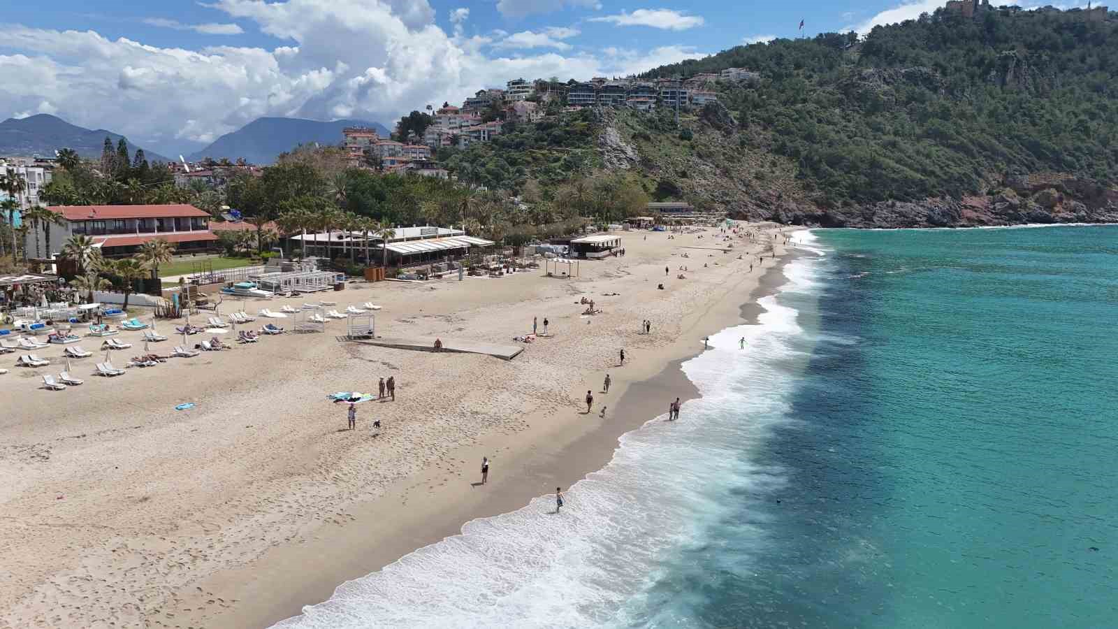 alanyada erken yaz goruntuleri 21 dereceyi goren denize kostu 6 hng4OjiC