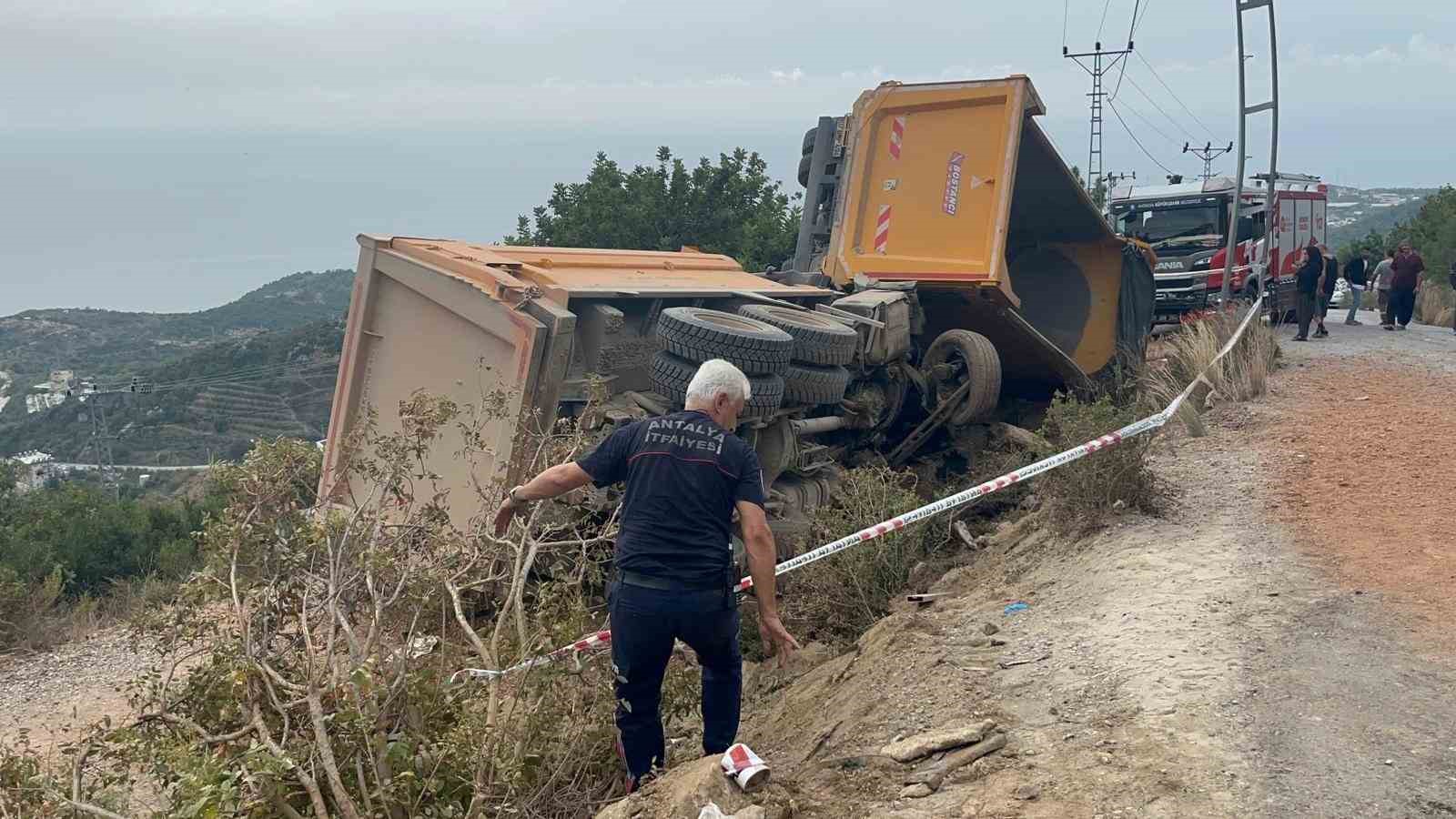alanyada freni bosalan kum yuklu kamyon dehseti 1 olu 1 yarali 1 95wpbyMK
