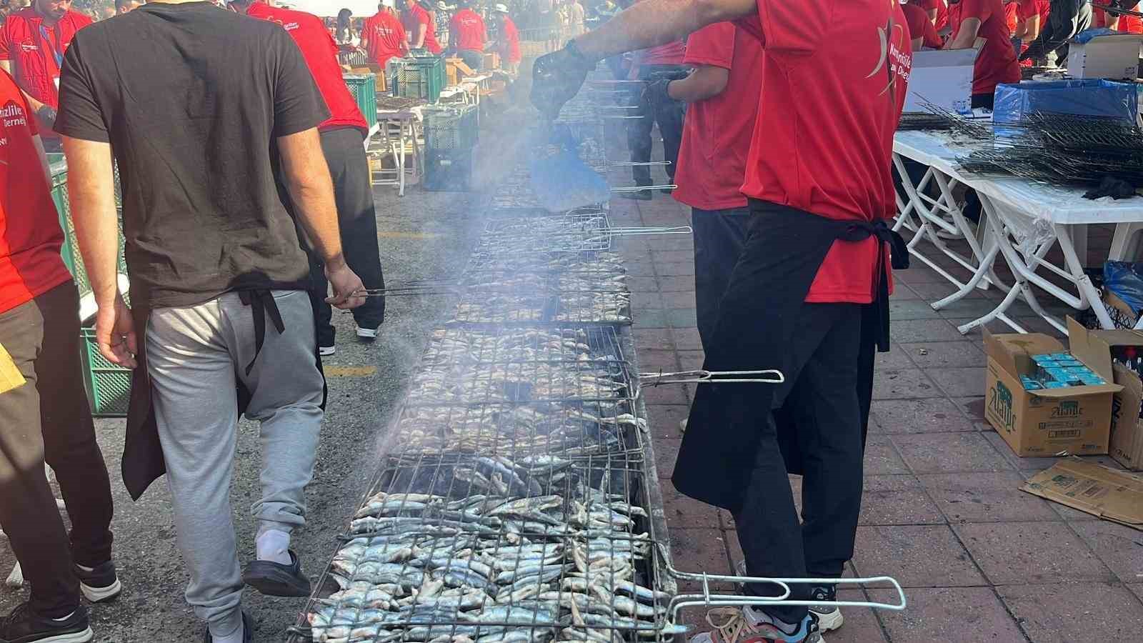 alanyada geleneksel hamsi festivali basladi 7 ton hamsi ucretsiz dagitilacak 10 NsjjuphN