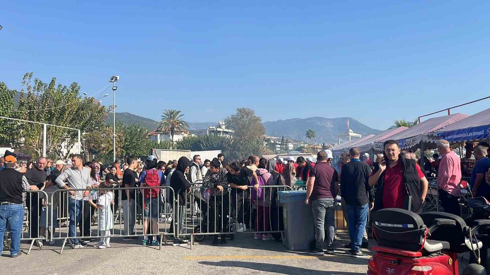 alanyada geleneksel hamsi festivali basladi 7 ton hamsi ucretsiz dagitilacak 5 ywIU938a