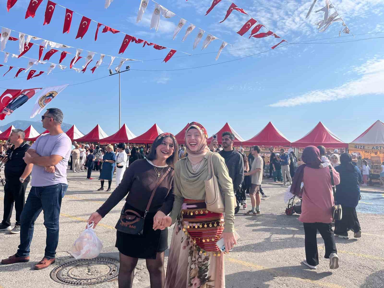 alanyada geleneksel hamsi festivali basladi 7 ton hamsi ucretsiz dagitilacak 8 8jHSTpzu