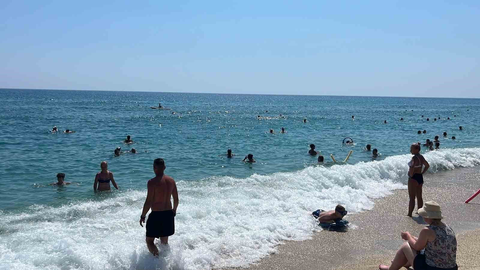 alanyada hava 32 deniz 26 dereceyi gordu turistler sahillere akin etti 1 jasSEkf6
